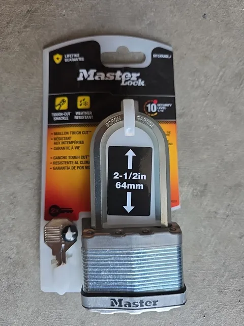 Master Lock M15XKADLJ Magnum Heavy Duty Padlock With 2 Keys 1 Pack