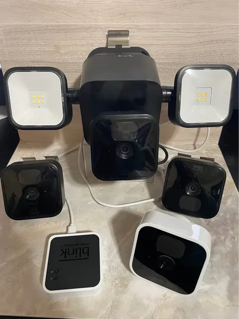 Blink XT2 Security Camera Bundle Floodlight Mini Sync Module 2 Siding Mounts