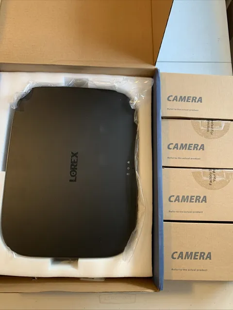 Lorex D841A8B-Z 4K 8Ch Analog 2TB HD DVR 1 HDD Security System W/ 4 Cameras