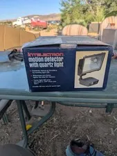 motion detector with quartz lights