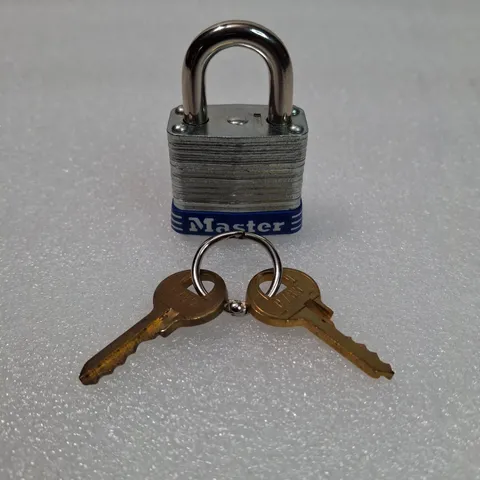 Master Lock 1-1/8" No. 7 Laminated Padlock  W/ Keys P785 Small Lock