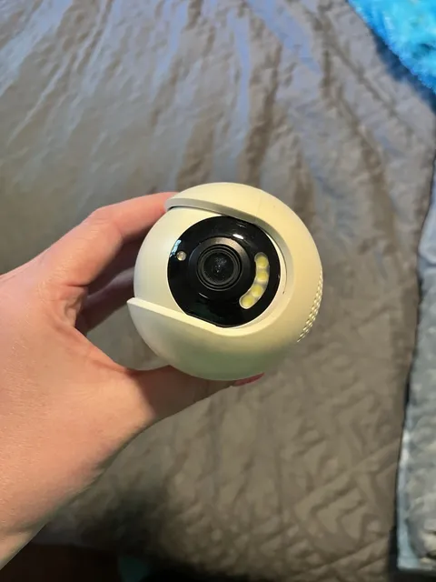 P23WJ35-3-FAS Wi-Fi Bulb Security Camera 1080p Pan/Tilt Night Vision White