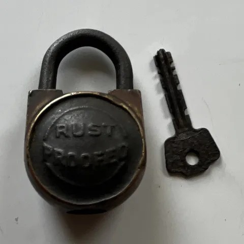 Rustproofed Keyed Padlock w/ Key Metal Metallic Black/Brown Small 5mm