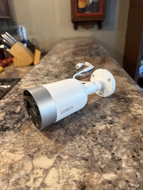 LOREX E891AB-Z 4K Ultra HD Active Deterrence Bullet Security Camera Outdoor IP