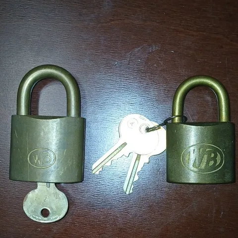 Wilson Bohannan WB Brass Keyed Alike Padlocks Lot of 2 w/ 3 Keys, 6mm