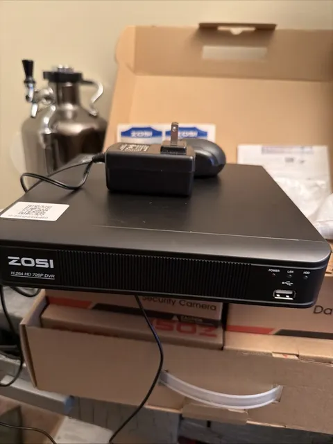 ZOSI 8 CHANNEL DVR HD ZR08LM/20 H.264 HD 720 DVR 6 Cameras