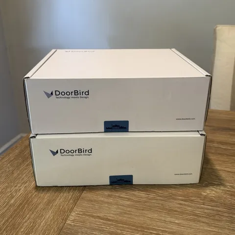 2 DoorBird A1101 Indoor Video Intercom Station, indoor (can be sold separately)￼