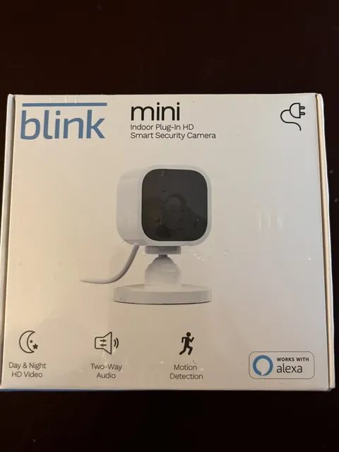 Blink Mini Indoor Plug-in HD Smart Security Camera - new in box 