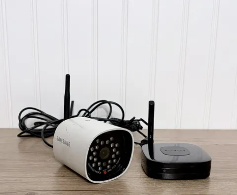 Samsung Wireless Camera Kit Video Monitoring System SEB-1004RW Security W/ Audio