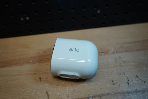 (A) Arlo Ultra VMC5040 4K UHD Wireless Security Camera with Battery No Base