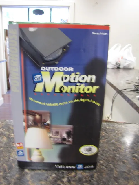 X-10 PR511 Powerhouse Outdoor MOTION MONITOR Dual Expandable Floodlight - New