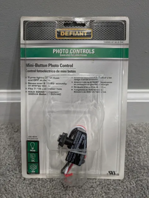 Brand New Defiant Mini-Button Photo Controls 1000012076 Photoelectric Switch 