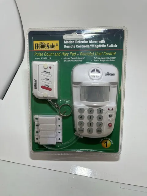 NEW HomeSafe 135PLUS Motion Detector Alarm w/ Remote & Magnetic Switch  SEALED