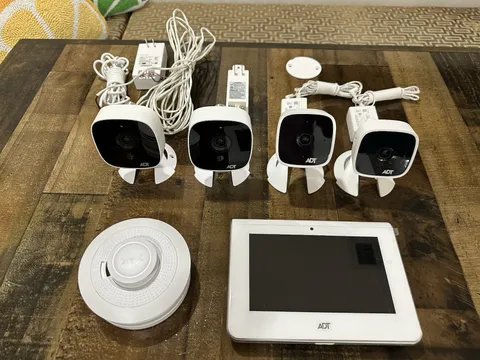 ADT Command Security System 4 Cameras OC845 RC845 Smart Home Touchscreen