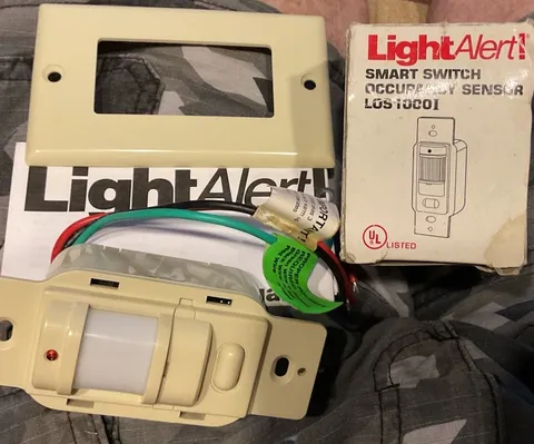 RAB LOS10001  Smart Switch w/ Occupancy Sensor 120V 180° View