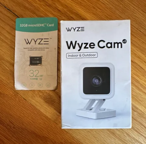 Wyze Cam v3 1080p Wired Indoor/Outdoor Color Night Vision IP65 + 32GB Card