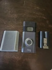 Ring Video Doorbell 2, extra battery and Ring chime. works properly 