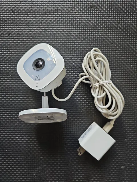 Arlo Q VMC3040-100NAS 1080p HD Wireless Security Camera with Audio