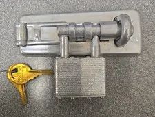 MASTER LOCK 475KA WARDED STEEL HASPLOCK (KEYED ALIKE) *NEW HAS NEVER BEEN USED*