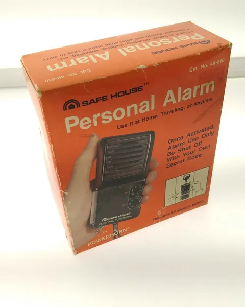 New SAFE HOUSE PERSONAL ALARM 49-610 Radio Shack f101