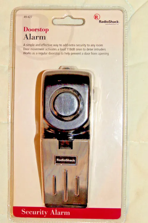 NEW RadioShack ELECTRONIC DOORSTOP ALARM NIP 49-427