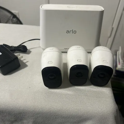 Arlo Security System Base VMB4000 And 3 Cams VMC4030 4 Battery And Charger