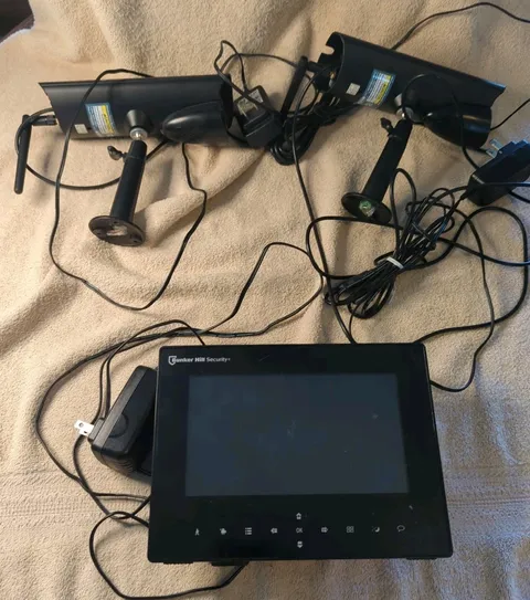 Bunker Hill 62368 Security System Monitor & 2 Cameras 4 Channel Tested Working