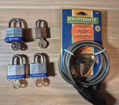 Set of 5 Locks-Used-3 Master Locks/1 Brinks Lock/1 Kryptonite Cable Lock Sealed