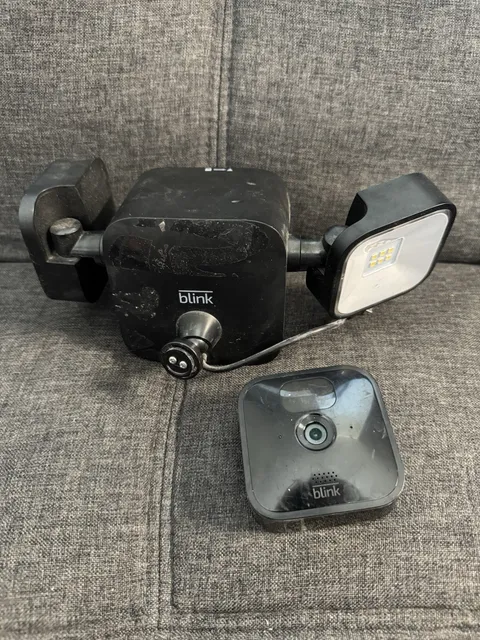 Blink BAC044600U Floodlight Black w/ Camera BCM00400U No Mount