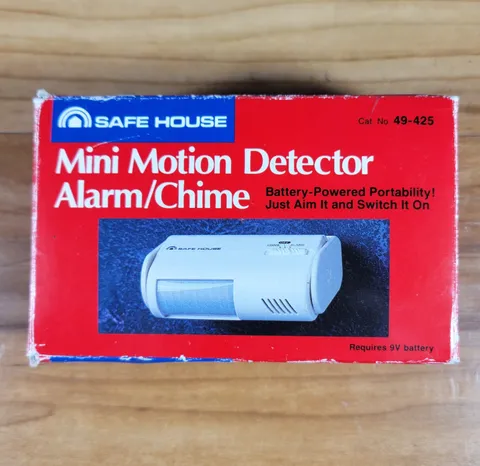 RADIO SHACK Safe House Mini Motion Detector Alarm/Chime 49-425 Portable Open Box