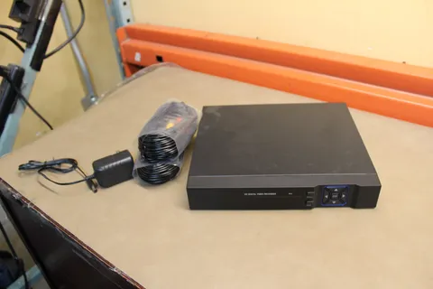 HD DVR  AHD CCTV Camera System AHD-4C-4B UNTESTED