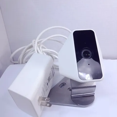 Comcast Xfinity XCAM Security Surveillance Camera SCH2AEW white outdoor bracket
