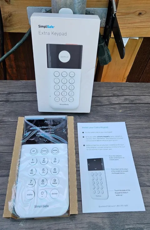 Simplisafe EXTRA KEYPAD KPD301 (NEW PACKAGING HAS WEAR) R1