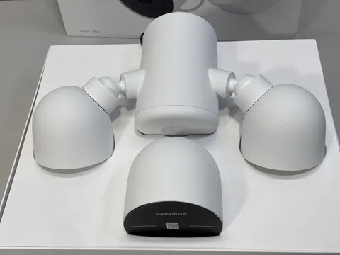 Google Nest Cam with Floodlight - Outdoor/Wired - Smart Security Camera - Snow