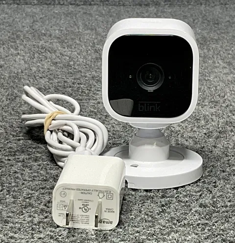 Blink Mini 1080p HD Indoor Security Camera G8V1-9001 Used