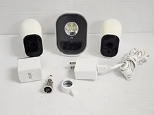 Arlo Wireless Security Cameras Lot 2 Cameras + Floodlight Charger No Base