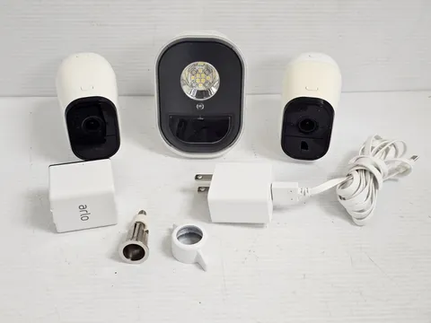 Arlo Wireless Security Cameras Lot 2 Cameras + Floodlight Charger No Base