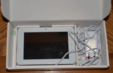 Qolsys IQPanel2 plus QS9207-1208-124 7" Security Touchscreen With Power Supply
