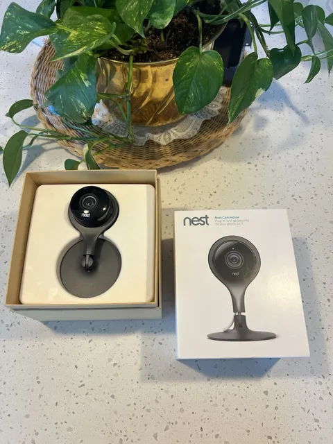 NEST Cam Indoor Smart Security Camera Model NC1102ES - Open Box