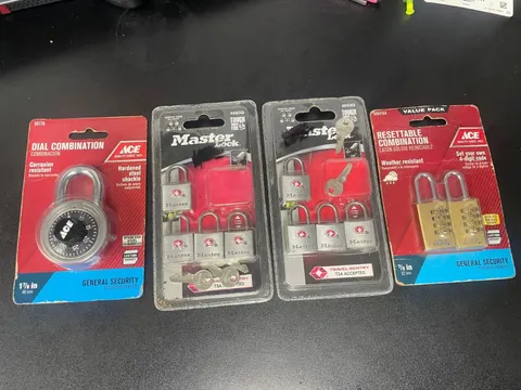 Lot - 4 Keyed & Combination Locks / ACE 5094164 & 59778 Master Lock 468Q 2 Packs