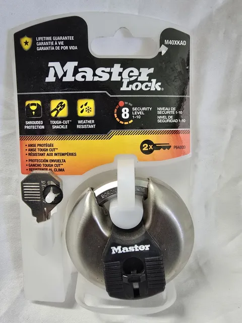 Master Lock M40XKAD Magnum Discus Padlock  Shrouded Shackle NEW ORIGINAL PACKAGE