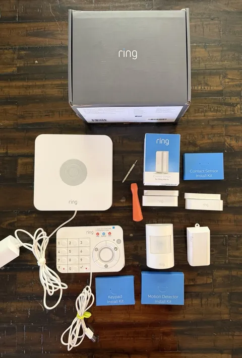 Ring Alarm Home Security System 5-Piece 1st Gen 4K11S70EN0 + 1 Extra Sensor USED