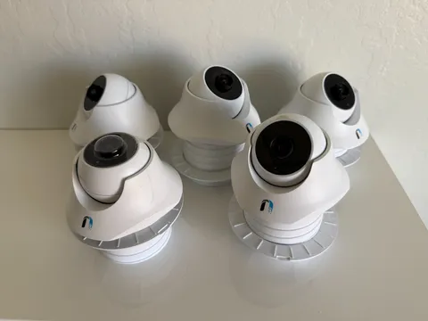 Ubiquiti UniFi Video Camera: UVC-Dome w/ ceiling bracket