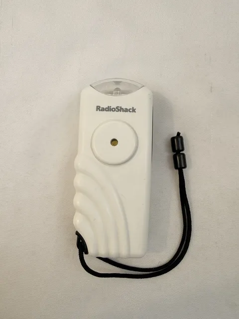 Radio Shack 49-420 Personal Alarm with Motion Sensor & Flashlight Fast Ship