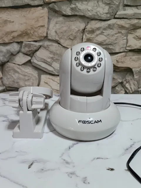 Foscam FI8910W Wireless IP Surveillance Smartphone Security Camera - Description