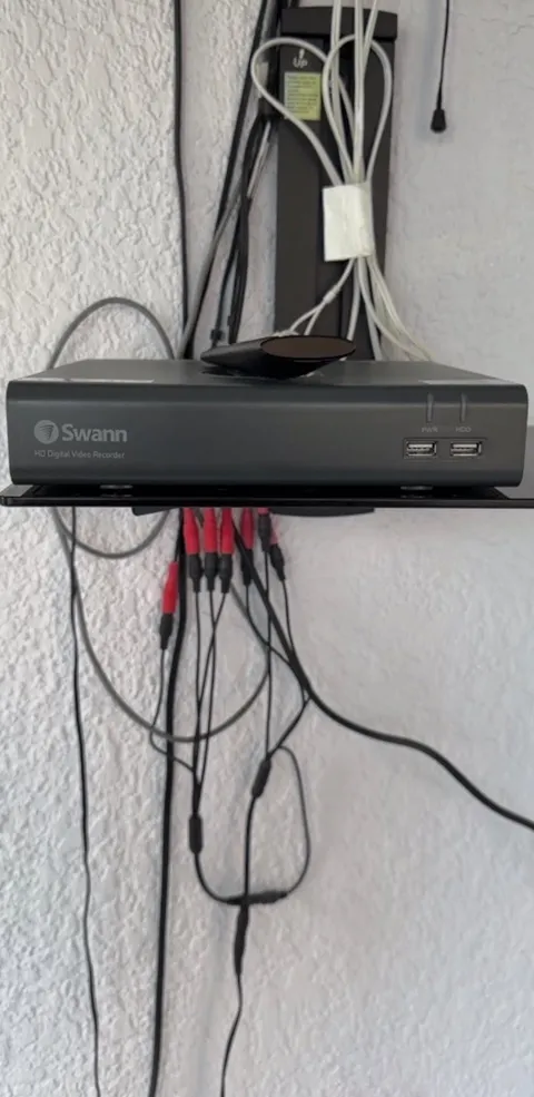 Swann HD Digital Video Recorder DVR 8-Channel Digital USB Black and TV.
