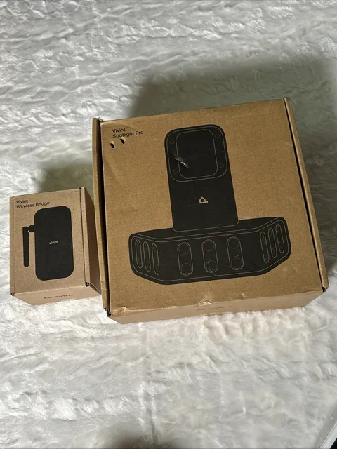 Vivint Spotlight Pro VS-ODL 100-WHT 180-degree People Tracking Alert POE Bridge