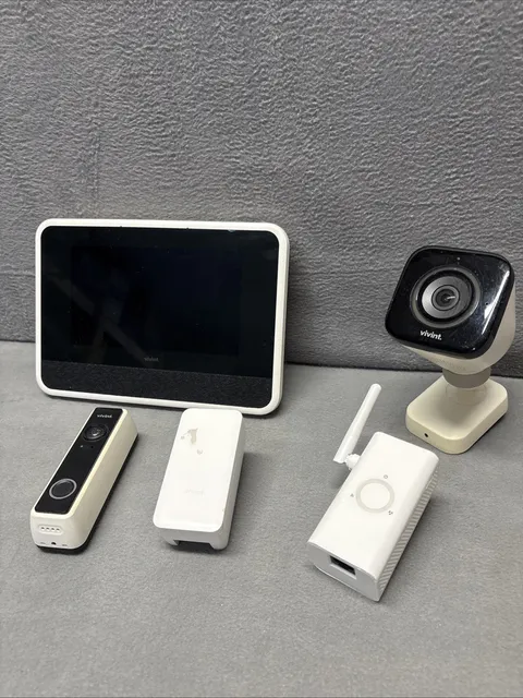 Vivint Smart Home Security Bundle Control Panel Camera Doorbell  Used Works