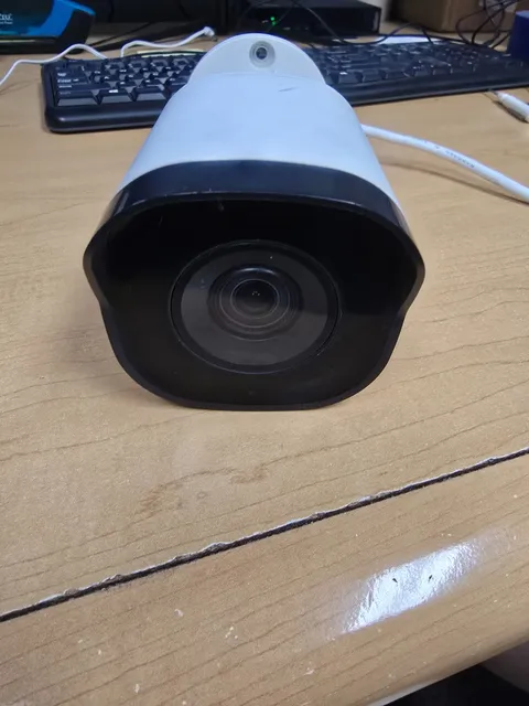 Alarm.com ADC-VC728PF 4MP PoE Bullet Camera Motorized Varifocal Lens Used