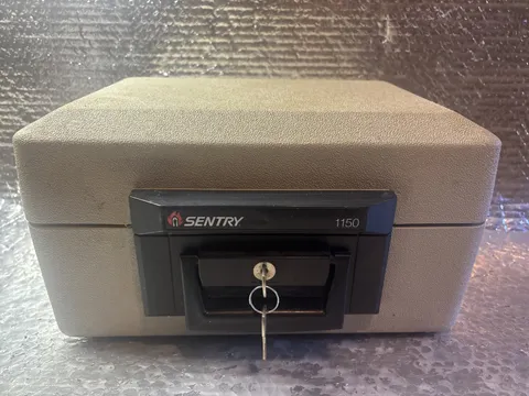 SENTRY FIREPROOF  SAFE W/key 14 X 10” Carrying Handle IMPORTANT PAPERS OR GUN